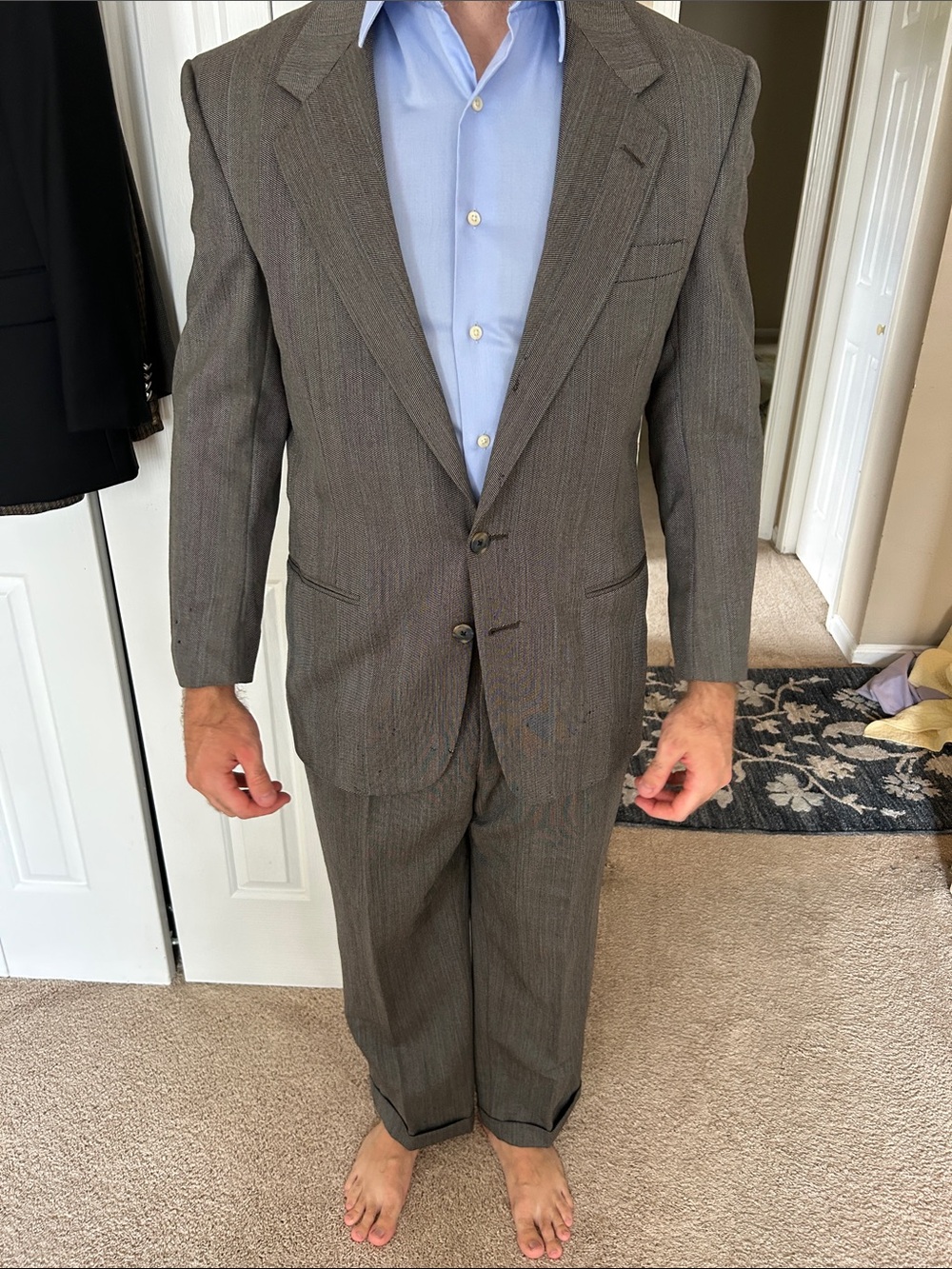Classic Men's Gray Two-Piece Suit - Timeless Tailoring